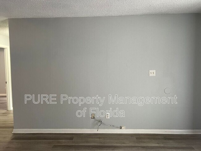 Building Photo - 2985 SE 55 Ave