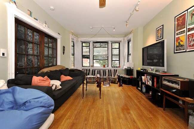 Foto del edificio - 215 Saint Paul St