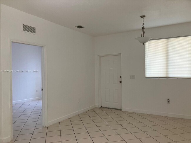 Building Photo - 1661 Southeast 28th Street Apt #107, Homes...