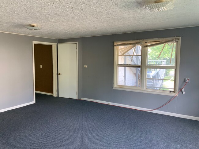 Living Room - 401 W Clear Creek Dr