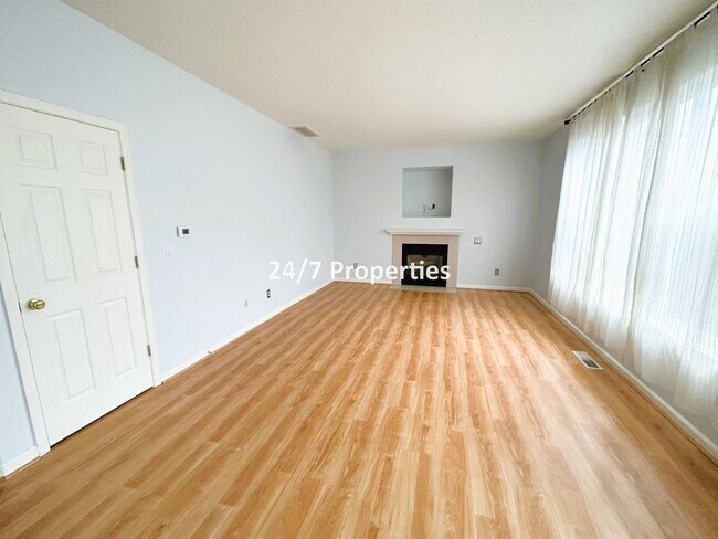 Building Photo - Contemporary 4BD I 2.5BA Hillsboro Home!