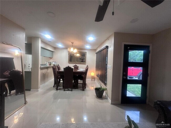 Foto del edificio - 907 E Pebble Dr