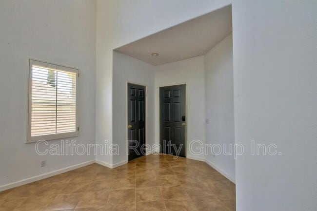 Building Photo - 41263 Pine Tree Cir