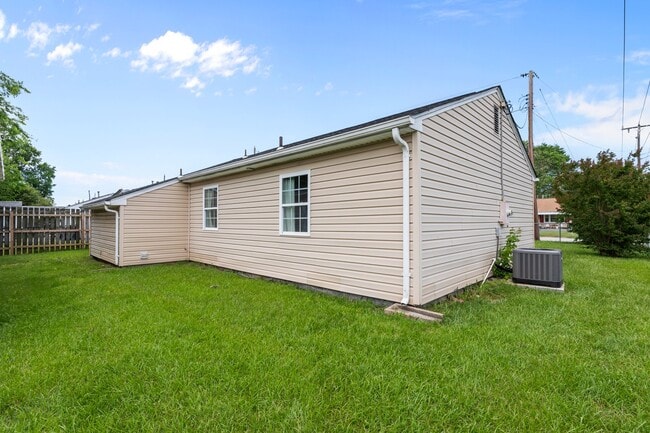 Building Photo - 2014 Somerville Dr