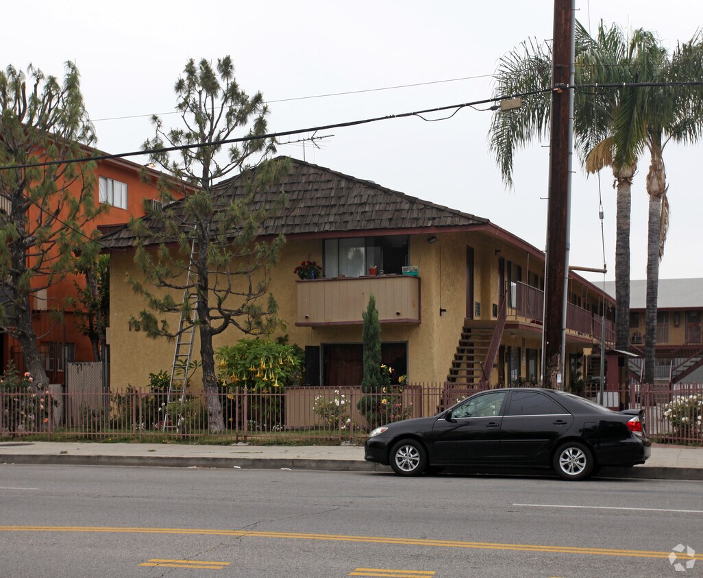 Primary Photo - 15847 Saticoy St