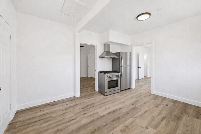 Building Photo - 1510 W 52nd St