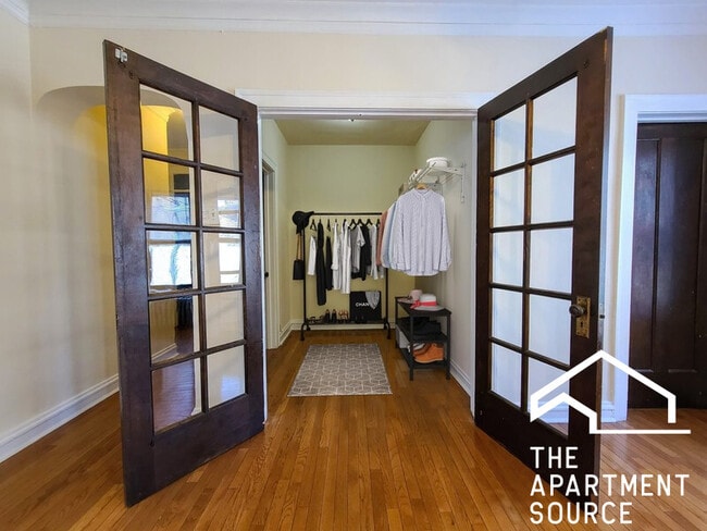 Building Photo - 4635 N Paulina St