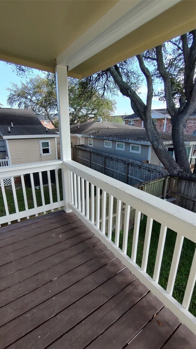 Foto del edificio - 4523 1/2 Bernardo De Galvez Ave