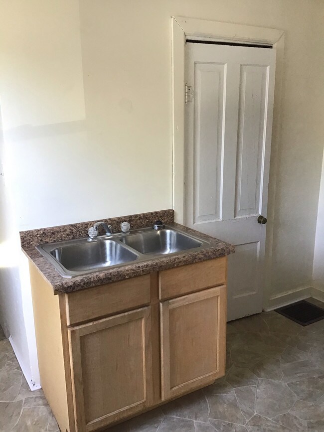 Foto del edificio - 362 W 5th St