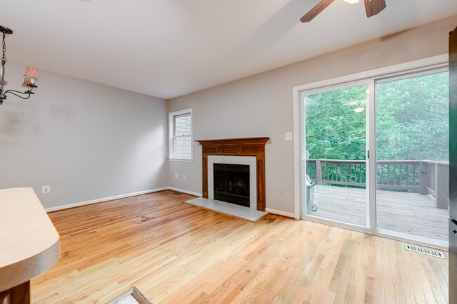 Foto del edificio - 205 Georgetowne Ct