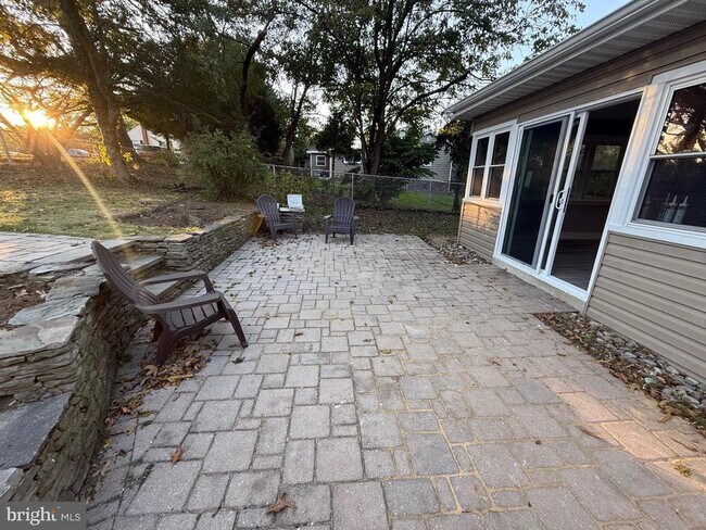 Foto del edificio - 503 Hilltop Ln