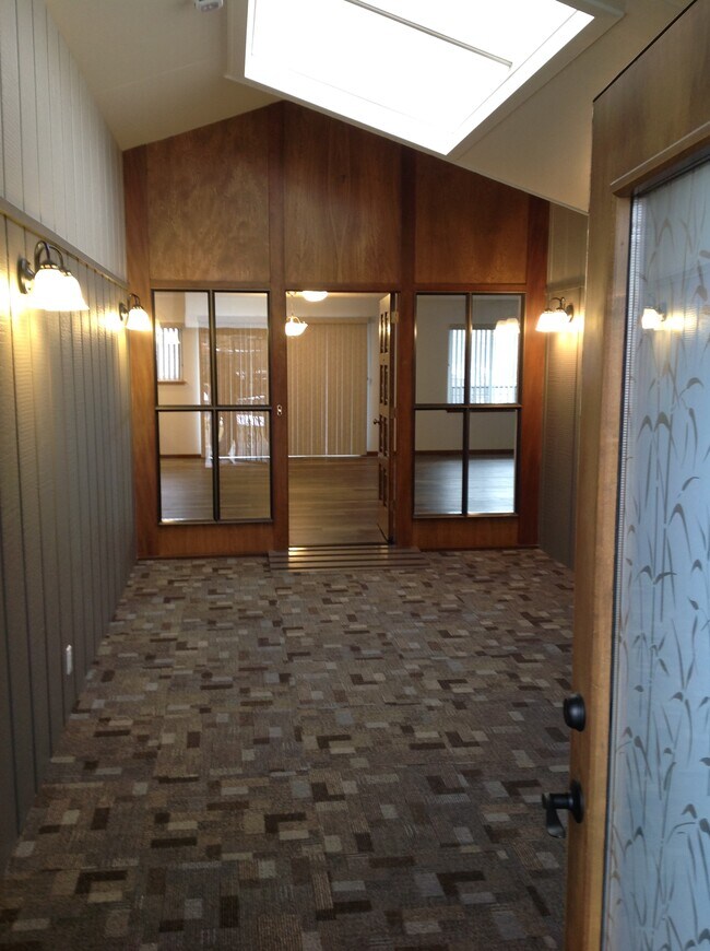 Building Photo - 3507 Highview Dr