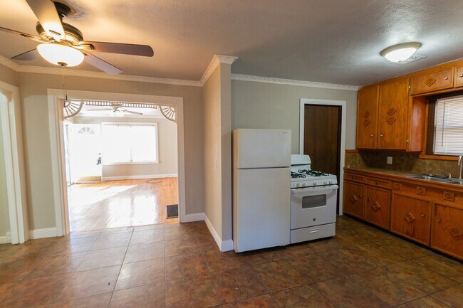 Foto del edificio - Cozy 2 Bed 1 Bath next to Will Rogers Gardens