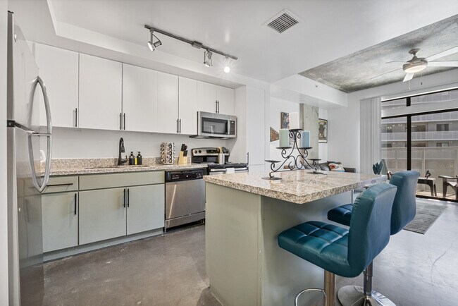 Foto del edificio - 333 E Roosevelt St