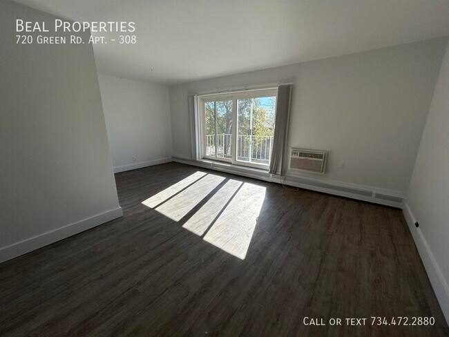 Foto del edificio - 720 Green Rd