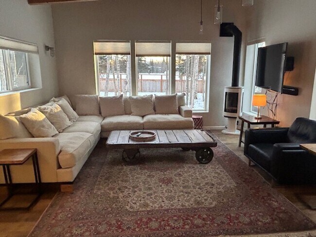 Building Photo - Gorgeous South Anchorage Corporate Rental