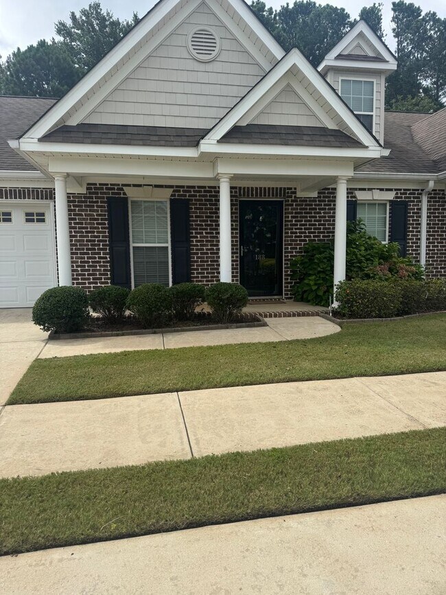 Foto del edificio - Available now in Whatley Place!