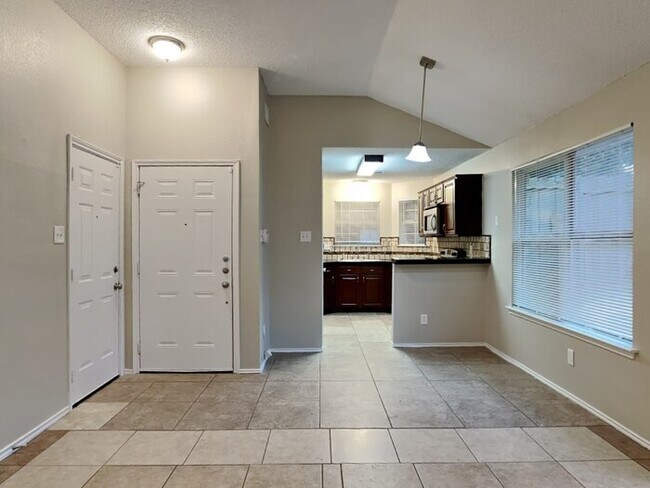 Foto del edificio - 3104 Stonewall Ln