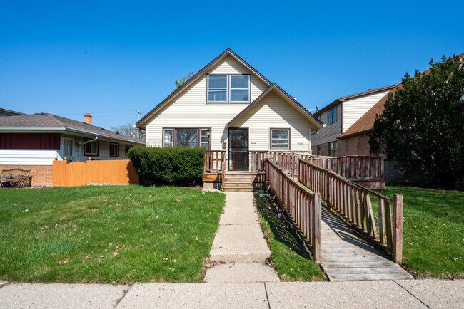Building Photo - 5650 N 97th St