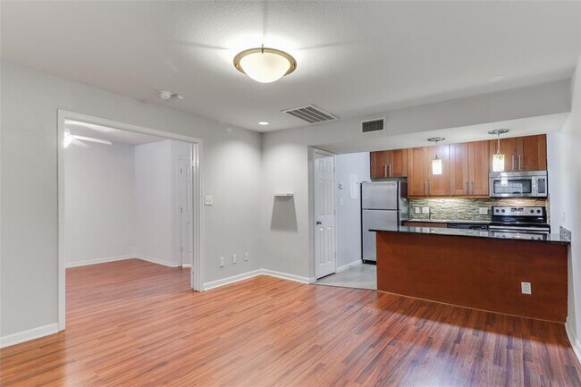 Foto del edificio - 7685 Northcross Dr