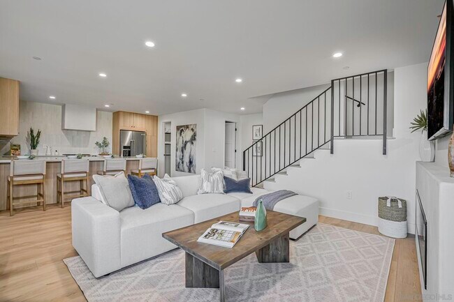 Building Photo - 2126 San Clemente St