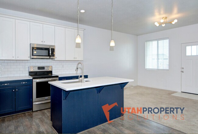 Photo - 1108 Emerald Pools Ln Townhome