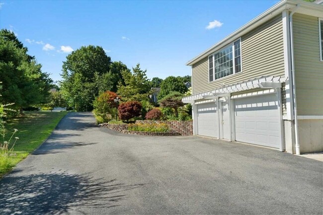 Foto del edificio - 89 Boulder Hill Dr