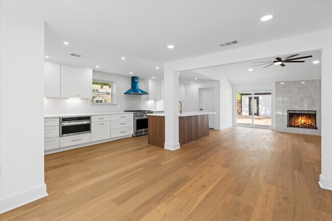 Foto del edificio - 10730 Wickersham Ln