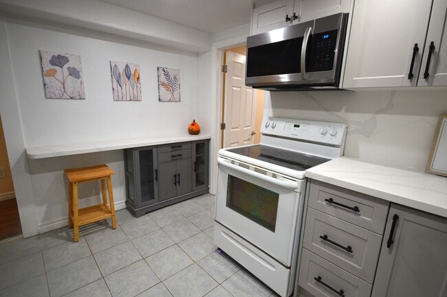 Building Photo - 712 Lublin Av