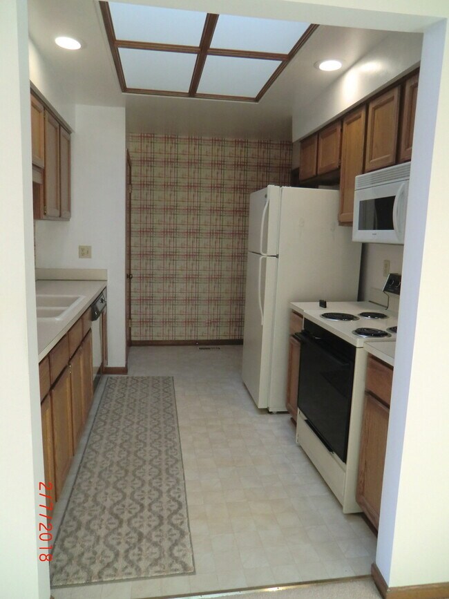 Building Photo - 2 bedroom 2 full bath Shelby Twp. condo