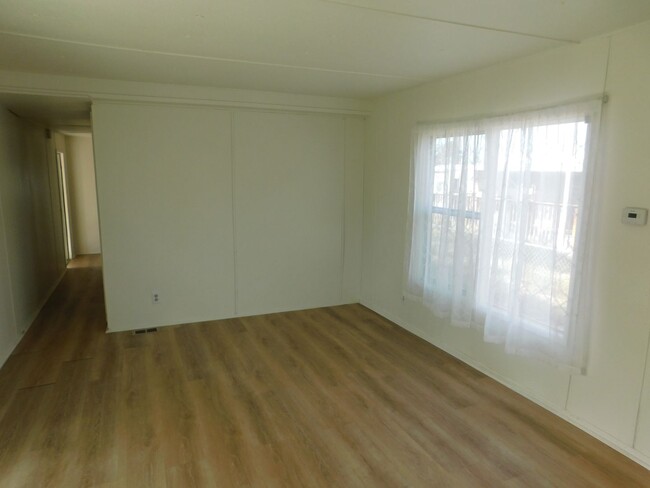Building Photo - Cute Trailer with Spacious Backyard