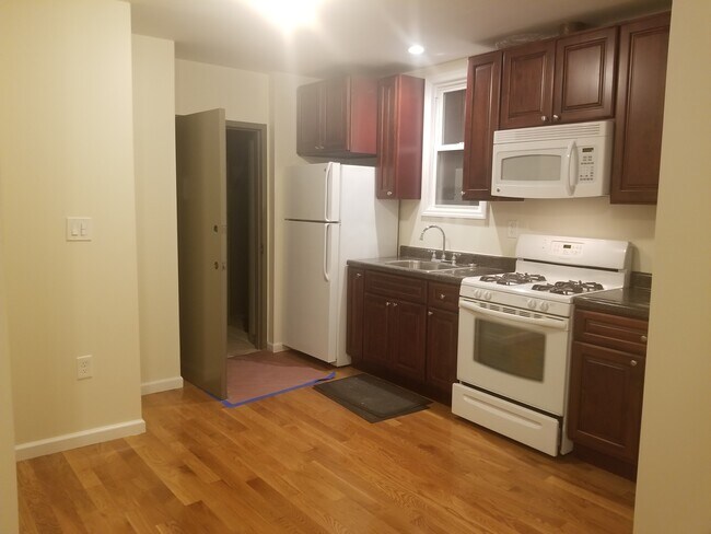 kitchen - 7512 67th Dr