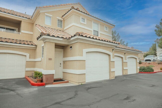 Building Photo - Beautiful 2 bedroom condo-North Las Vegas