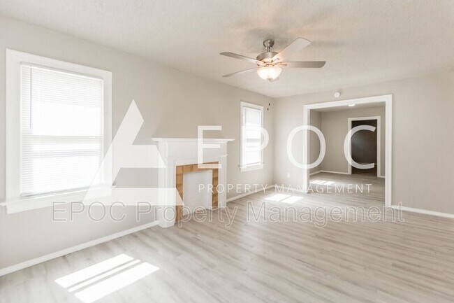 Foto del edificio - 2127 Hardin Dr