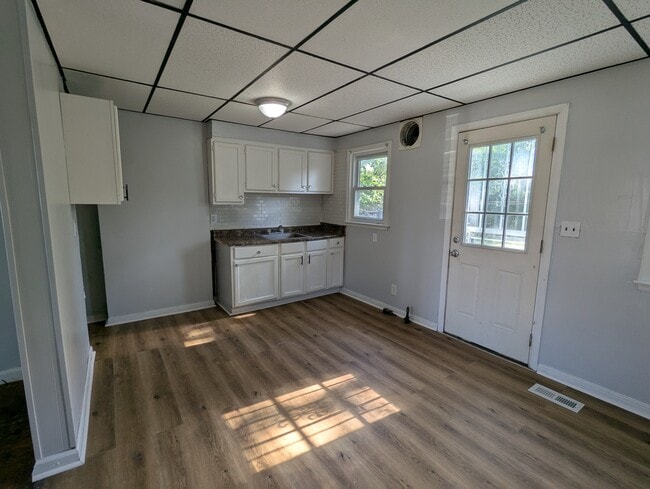 Building Photo - 2983 Moreland Dr
