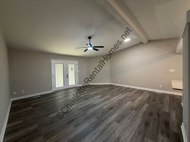 Foto del edificio - Beautifully Updated 3BR/2BA Home with Garage in Charlotte!