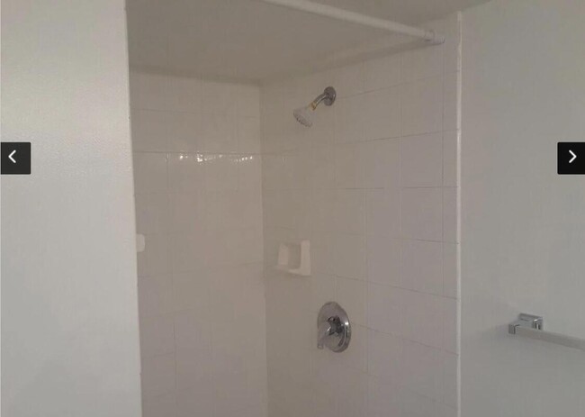 Building Photo - 100 Crestwood Ct N