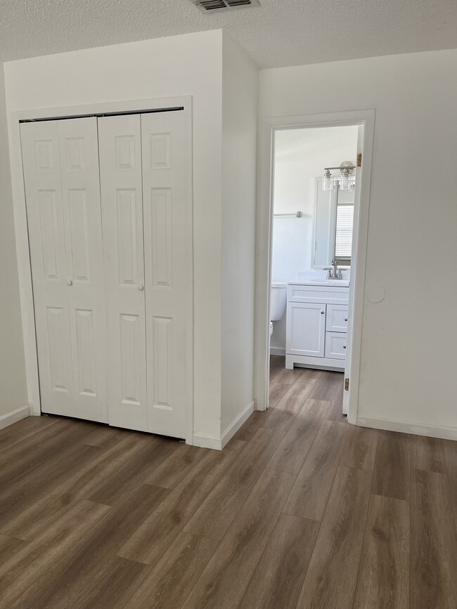 Master bathroom en suite - 424 Banana Cay Dr