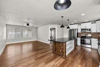 Building Photo - 9758 Farrell Dr