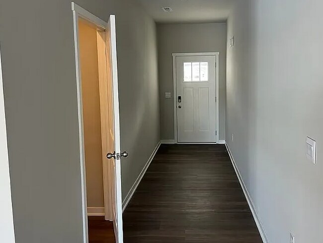 Foto del edificio - 330 Ember Dr