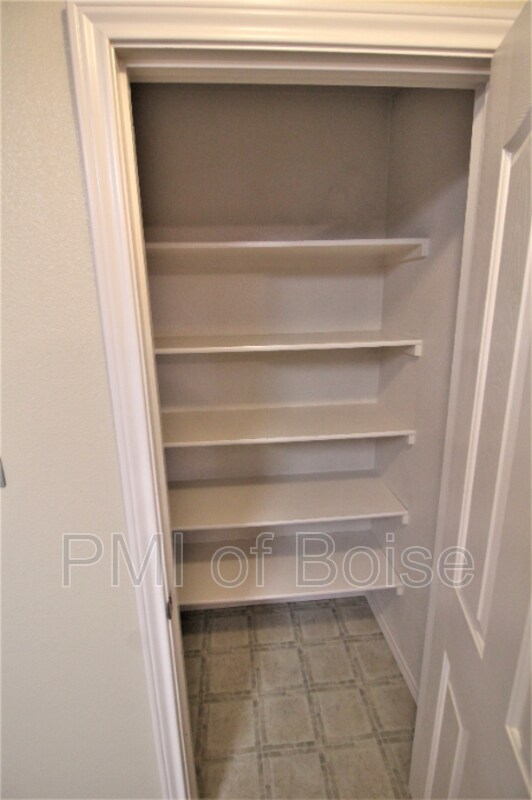 Foto del edificio - 1031 E Iowa Ave