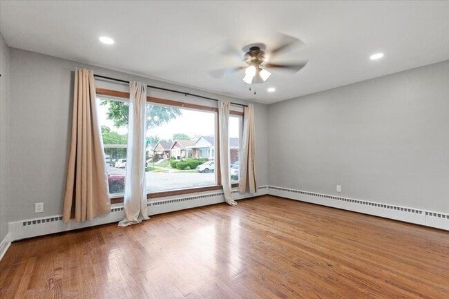 Building Photo - 2131 W 53rd Pl