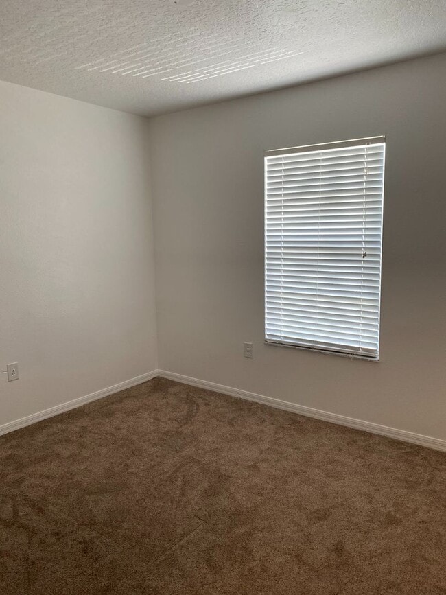 Building Photo - 4 Bedroom 2 bath with 2 car garage