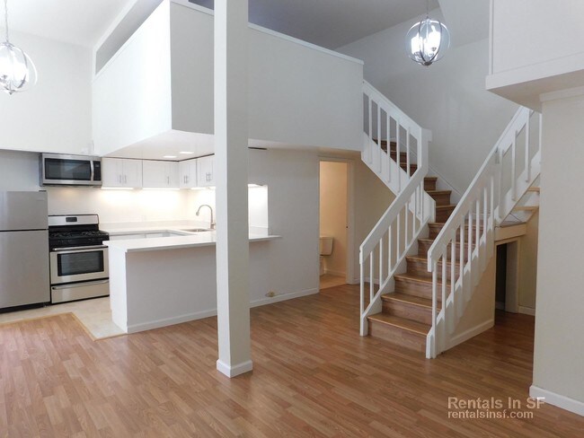 Building Photo - LARGE unique apartment with two lofts!
