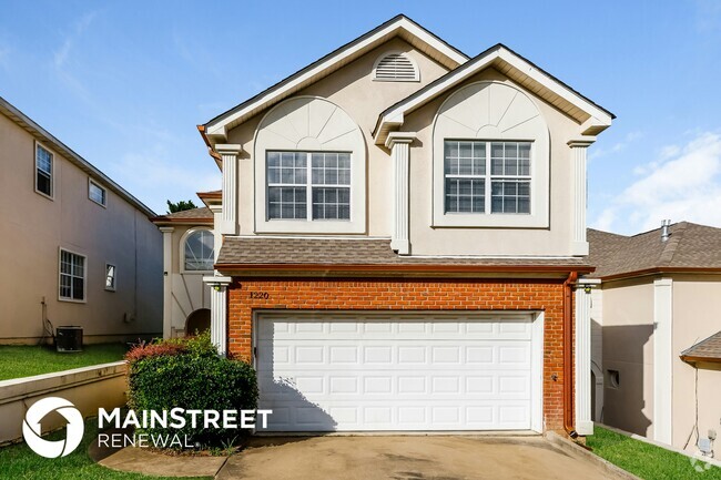 Building Photo - 1220 Riverford Dr