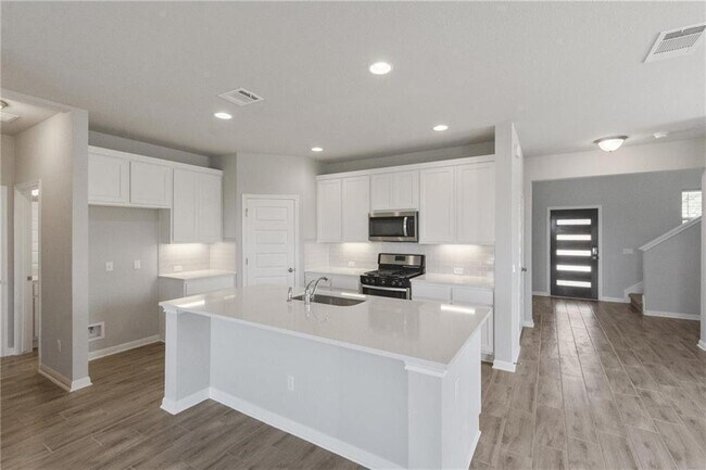 Building Photo - 2209 Limestone Lake Dr