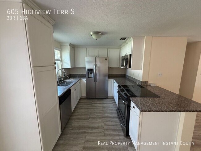 Foto del edificio - 605 Highview Terrace S