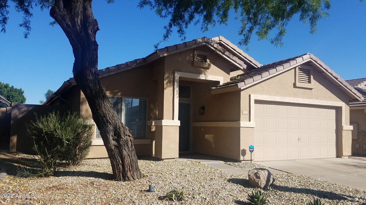 Foto principal - 26259 North 43rd Place