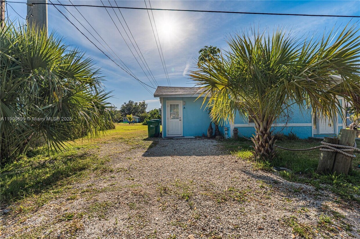 Primary Photo - 4504 Oakley St