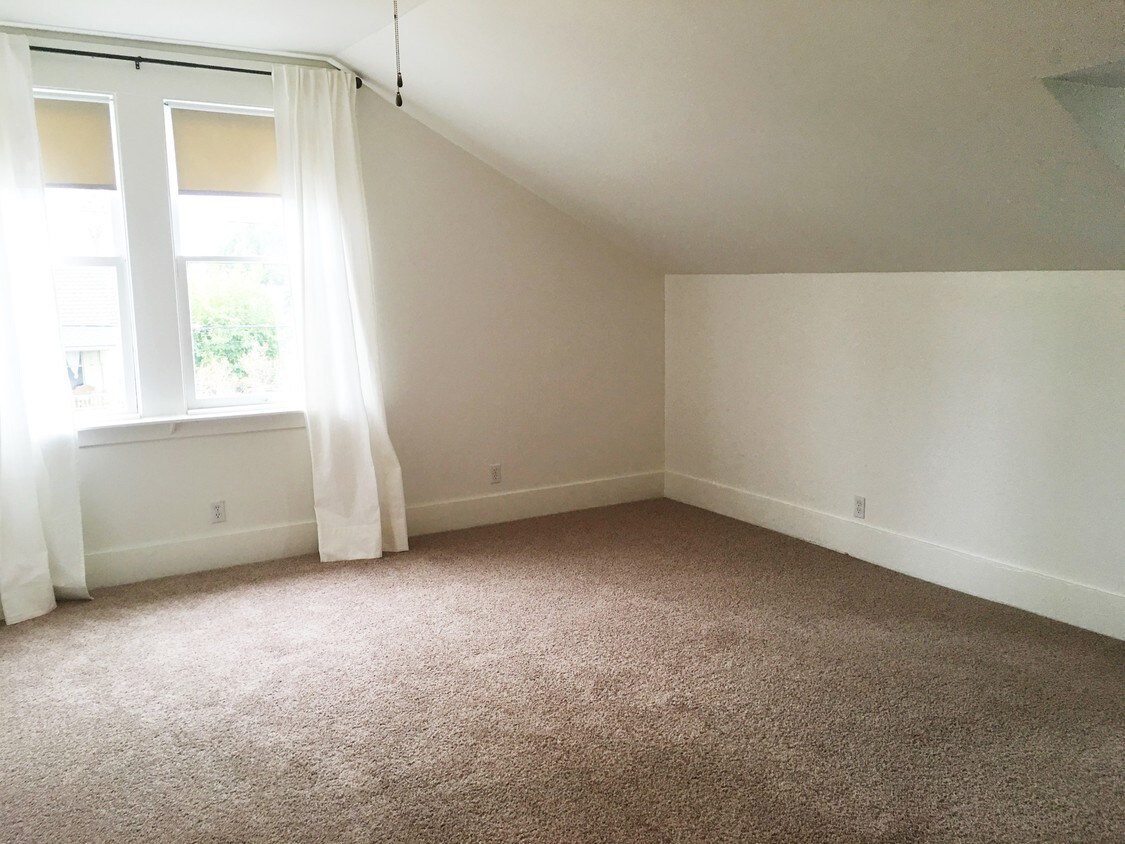 Living Room - 443 La Verne St